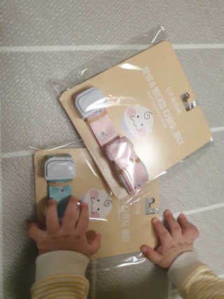유비맘 젖병 빨대컵 다용도 홀더 1+1 _ 컬러 랜덤 발송 — 5점을 준 리뷰어가 2020년 12월 올린 사용 사진