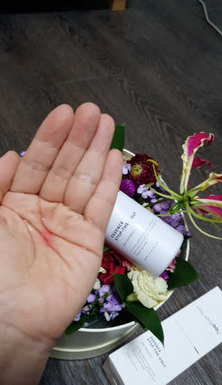 어글리프루프 에센스 스탑디어글리 레드모먼트 에센스 120ml — 3점을 준 리뷰어가 2020년 7월 올린 사용 사진
