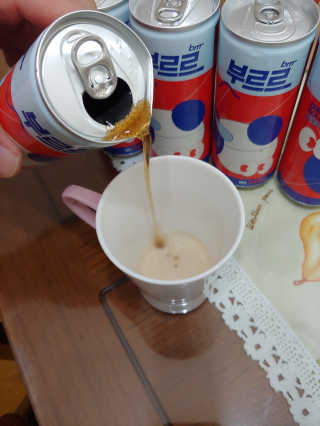 [칼로리 걱정 NO 제로칼로리 탄산음료]  부담없이 즐기는 부르르Brrr~~ 제로 콜라 — 5점을 준 리뷰어가 2020년 11월 올린 사용 사진