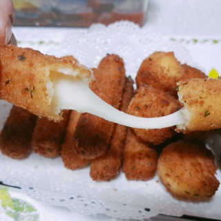 가치식탁 리얼치즈스틱, 리얼크림치즈볼 — 5점을 준 리뷰어가 2020년 6월 올린 사용 사진