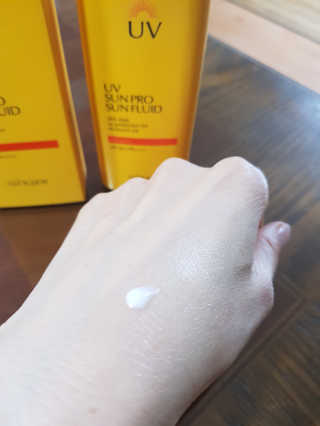 네이처컬렉션 이자녹스 UV 선 프로 365 익스트림 선 플루이드 100ml — 5점을 준 리뷰어가 2020년 5월 올린 사용 사진