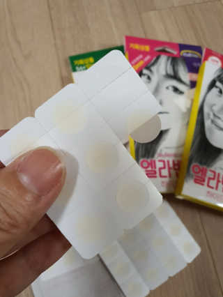 엘라밴드 하이드로 도트 스팟패치 12mm, 10mm, 티트리 — 5점을 준 리뷰어가 2020년 9월 올린 사용 사진