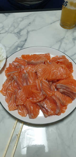 동원산업 항공직송 동원생연어_400g — 5점을 준 리뷰어가 2020년 4월 올린 사용 사진