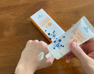 트리티스 SG_[TREATIS] UV Defence Sun Cream — 5점을 준 리뷰어가 2020년 10월 올린 사용 사진
