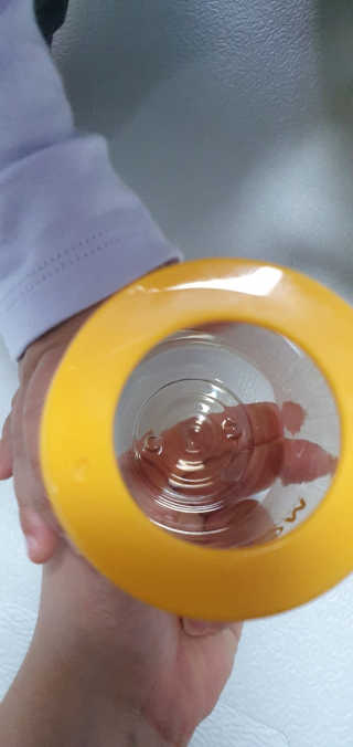 유비맘 PPSU 젖병 노꼭지_260ml_컬러 랜덤 발송 — 5점을 준 리뷰어가 2020년 10월 올린 사용 사진