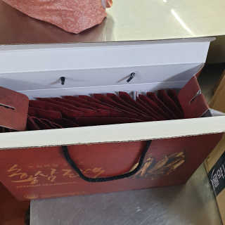 서울약사신협_프리미엄 6년근 홍삼진액_70mlx30포 — 5점을 준 리뷰어가 2020년 6월 올린 사용 사진
