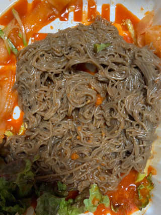 [동네맛집족발] 4개 족발 중 택1 — 5점을 준 리뷰어가 2020년 4월 올린 사용 사진