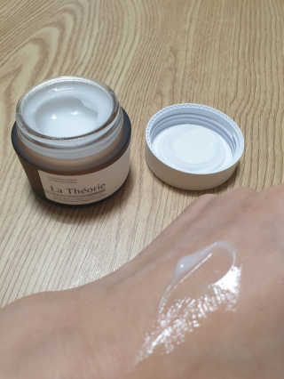 La Theorie Hydrating Ingredients | 하이드레이팅 인그레이디언츠 — 5점을 준 리뷰어가 2020년 5월 올린 사용 사진