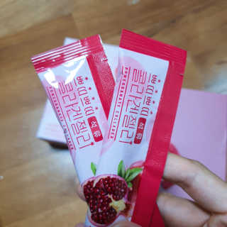 헬스업_쁘띠쁘띠석류콜라겐젤리_20g x 14포 — 5점을 준 리뷰어가 2020년 8월 올린 사용 사진