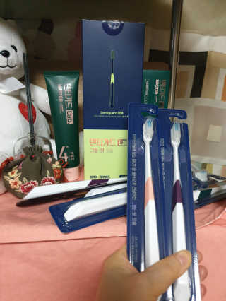 대웅제약 [덴티가드랩] 그립핏 칫솔 1세트 + 마스터 치약 1개 — 5점을 준 리뷰어가 2020년 7월 올린 사용 사진