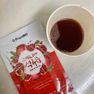 프롬바이오 오직 석류만 [그대로100 석류즙] 하루 1포로 건강하게 — 5점을 준 리뷰어가 2020년 4월 올린 사용 사진
