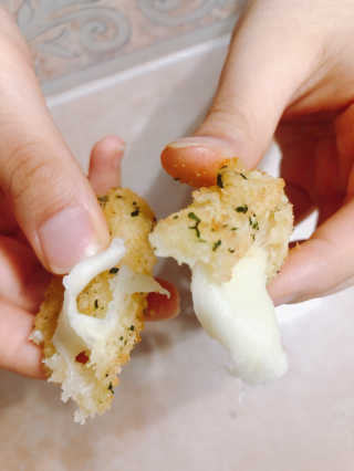 가치식탁 리얼치즈스틱, 리얼크림치즈볼 — 5점을 준 리뷰어가 2020년 8월 올린 사용 사진