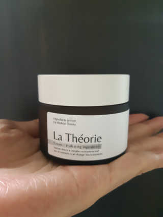 La Theorie Hydrating Ingredients | 하이드레이팅 인그레이디언츠 — 5점을 준 리뷰어가 2020년 5월 올린 사용 사진