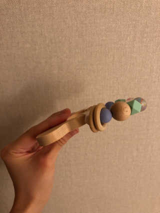 디어랑쥬 친환경 편백나무 원목 치발기 겸 딸랑이_미키 — 5점을 준 리뷰어가 2020년 5월 올린 사용 사진