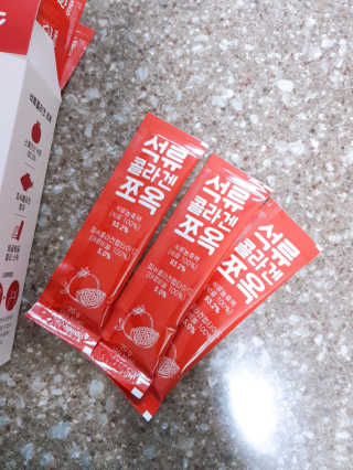 조은약초 석류콜라겐 석류즙 석류쪼옥 젤리 스틱 15포 x 20g — 3점을 준 리뷰어가 2020년 8월 올린 사용 사진