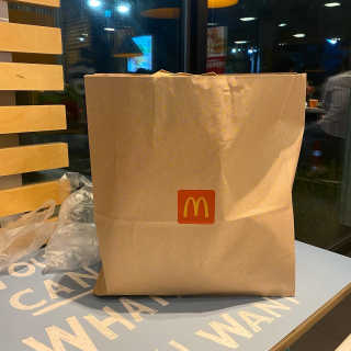 한국맥도날드 맥도날드 빨대가 필요없는 뚜껑이 — 5점을 준 리뷰어가 2020년 10월 올린 사용 사진