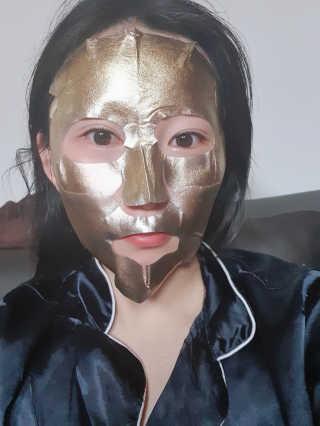 비앤비지 코스메틱 비앤비지 비타 칵테일 호일 마스크 — 5점을 준 리뷰어가 2020년 4월 올린 사용 사진