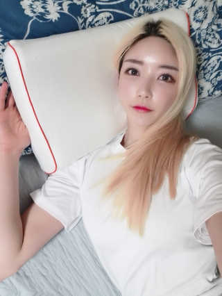 아임슬리핑 프리넥 프리미엄 N2 메모리폼 경추베개 — 5점을 준 리뷰어가 2020년 5월 올린 사용 사진