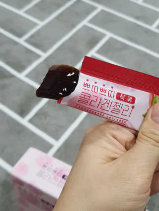 헬스업_쁘띠쁘띠석류콜라겐젤리_20g x 14포 — 5점을 준 리뷰어가 2020년 12월 올린 사용 사진