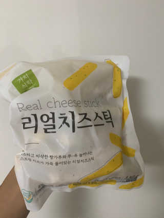 가치식탁 리얼치즈스틱, 리얼크림치즈볼 — 5점을 준 리뷰어가 2020년 8월 올린 사용 사진