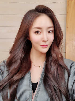 [KJ style] 헤어스타일링 + 메이크업 세트 — 5점을 준 리뷰어가 2020년 5월 올린 사용 사진
