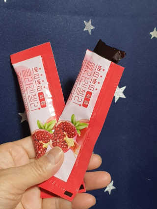 헬스업_쁘띠쁘띠석류콜라겐젤리_20g x 14포 — 5점을 준 리뷰어가 2020년 11월 올린 사용 사진