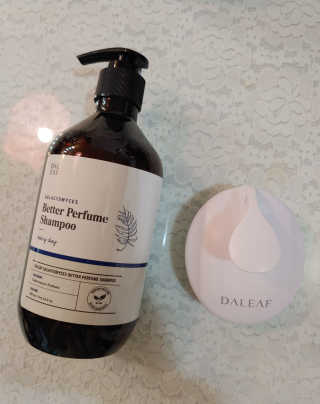 달리프 베러 퍼퓸 샴푸 1000ml 레이니데이 or 일랑로즈 — 5점을 준 리뷰어가 2020년 4월 올린 사용 사진