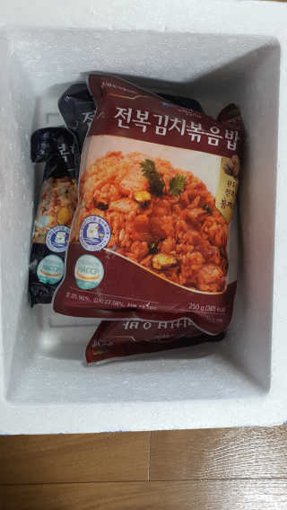 바다는다웰빙이다 전복해물볶음밥/전복김치볶음밥 250g-4봉지 — 4점을 준 리뷰어가 2020년 8월 올린 사용 사진