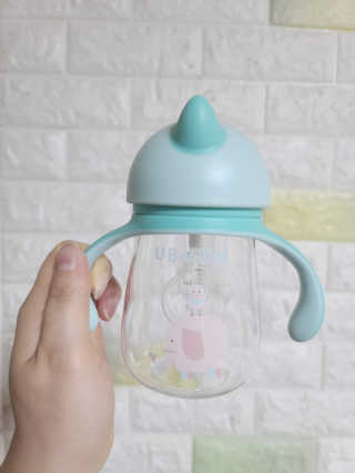 유비맘 트라이탄 코니빨대컵_컬러 랜덤 발송 — 5점을 준 리뷰어가 2020년 8월 올린 사용 사진