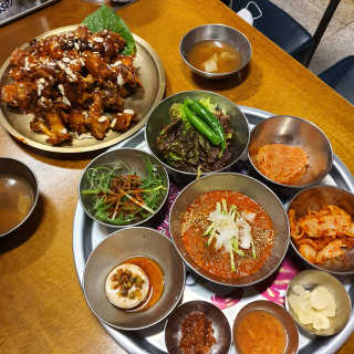 [동네맛집족발] 4개 족발 중 택1 — 4.5점을 준 리뷰어가 2020년 4월 올린 사용 사진