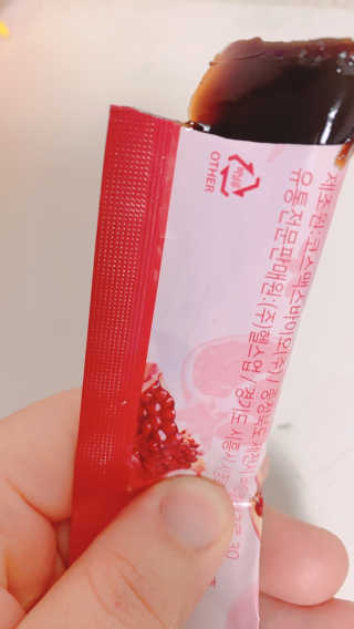 헬스업_쁘띠쁘띠석류콜라겐젤리_20g x 14포 — 3.5점을 준 리뷰어가 2020년 10월 올린 사용 사진