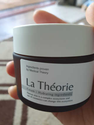 La Theorie Hydrating Ingredients | 하이드레이팅 인그레이디언츠 — 5점을 준 리뷰어가 2020년 5월 올린 사용 사진