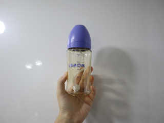 유비맘 PPSU 젖병 노꼭지_260ml_컬러 랜덤 발송 — 4.5점을 준 리뷰어가 2020년 10월 올린 사용 사진