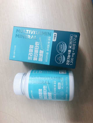 서울약사신협_프리미엄멀티비타민미네랄_1,200mg x 60정 — 4.5점을 준 리뷰어가 2020년 10월 올린 사용 사진