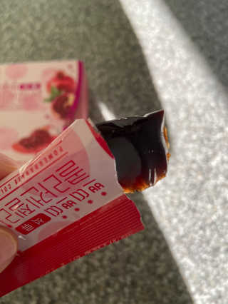 헬스업_쁘띠쁘띠석류콜라겐젤리_20g x 14포 — 5점을 준 리뷰어가 2020년 10월 올린 사용 사진