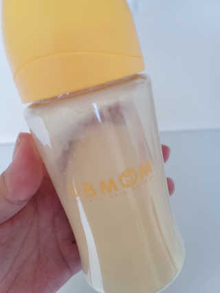 유비맘 PPSU 젖병 노꼭지_260ml_컬러 랜덤 발송 — 5점을 준 리뷰어가 2020년 11월 올린 사용 사진