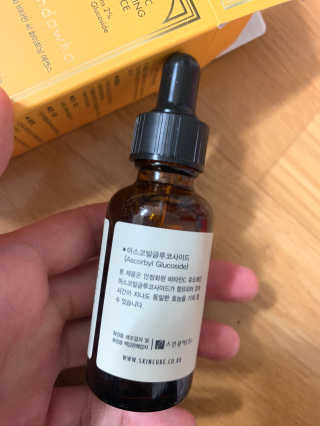 [스킨큐어] 산다화 비타민C 화이트닝 에센스 30ml — 4점을 준 리뷰어가 2020년 4월 올린 사용 사진