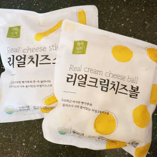 가치식탁 리얼치즈스틱, 리얼크림치즈볼 — 5점을 준 리뷰어가 2020년 10월 올린 사용 사진