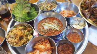 [동네맛집족발] 4개 족발 중 택1 — 5점을 준 리뷰어가 2020년 6월 올린 사용 사진