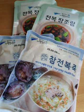 바다는다웰빙이다 완도사랑 전복죽 250g - 2팩 + 전복장조림 2팩 — 4.5점을 준 리뷰어가 2020년 8월 올린 사용 사진