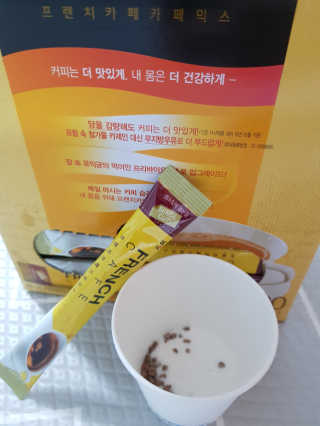 로스터리 프렌치카페 카페믹스 100개입 — 5점을 준 리뷰어가 2020년 7월 올린 사용 사진
