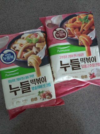 [풀무원] 달콤고추장크림, 양송이버섯크림 누들떡볶이 — 5점을 준 리뷰어가 2020년 5월 올린 사용 사진
