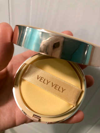 VELY VELY 아우라 허니 글로우 쿠션 — 5점을 준 리뷰어가 2020년 4월 올린 사용 사진