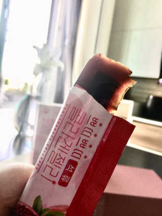 헬스업_쁘띠쁘띠석류콜라겐젤리_20g x 14포 — 3점을 준 리뷰어가 2020년 9월 올린 사용 사진