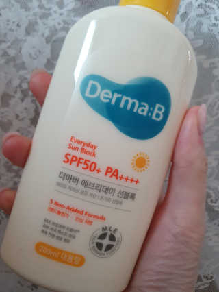 더마비 에브리데이 선블록 SPF50+PA++++ — 5점을 준 리뷰어가 2020년 4월 올린 사용 사진