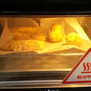 가치식탁 리얼치즈스틱, 리얼크림치즈볼 — 5점을 준 리뷰어가 2020년 8월 올린 사용 사진