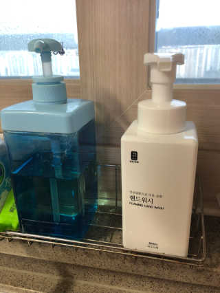 [생활공작소]핸드워시 용기 500ml 1개+리필 400ml 2개 — 5점을 준 리뷰어가 2020년 8월 올린 사용 사진