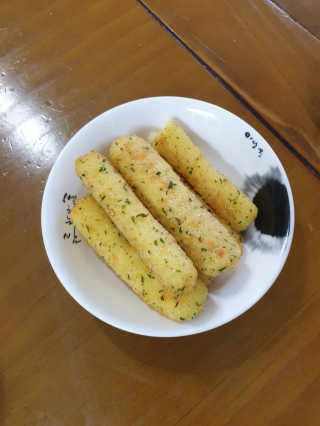 가치식탁 리얼치즈스틱, 리얼크림치즈볼 — 5점을 준 리뷰어가 2020년 6월 올린 사용 사진