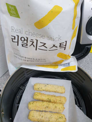가치식탁 리얼치즈스틱, 리얼크림치즈볼 — 5점을 준 리뷰어가 2020년 9월 올린 사용 사진