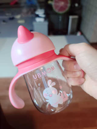 유비맘 트라이탄 코니빨대컵_컬러 랜덤 발송 — 5점을 준 리뷰어가 2020년 11월 올린 사용 사진